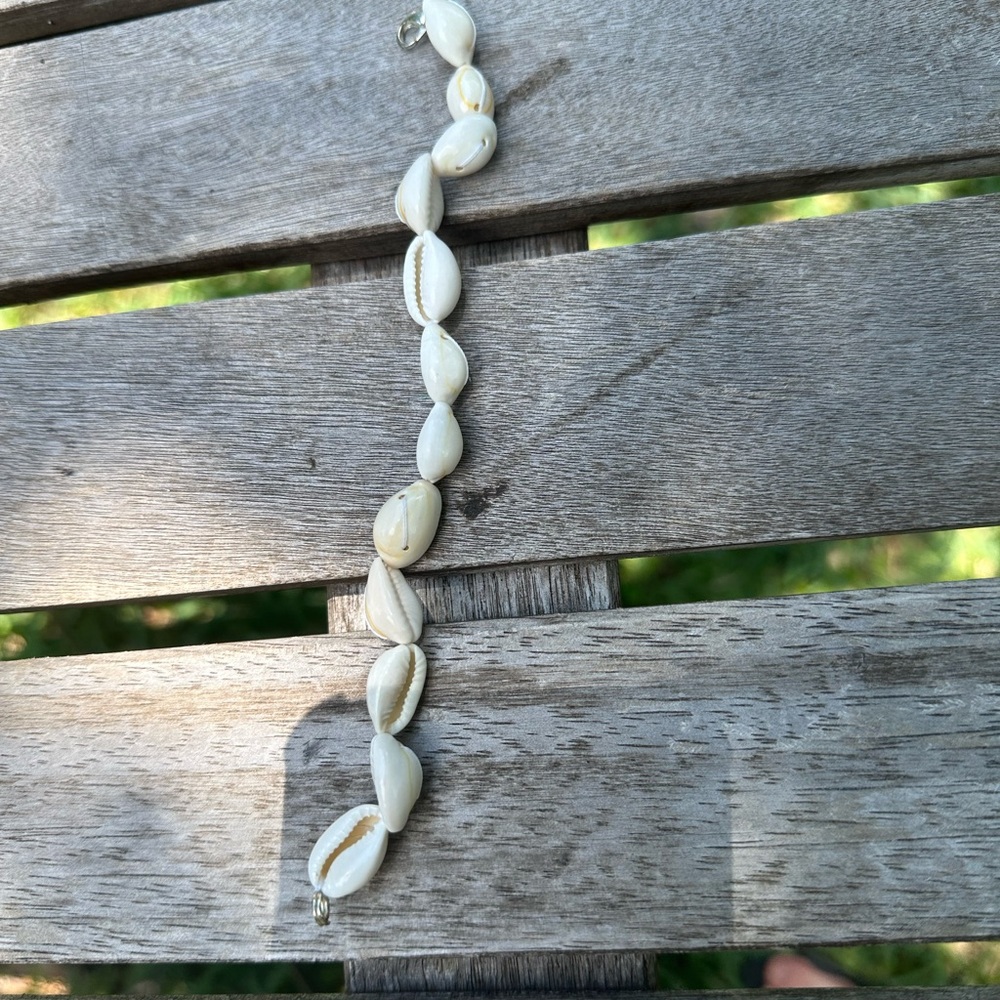 Women’s (girl’s) shell bracelet